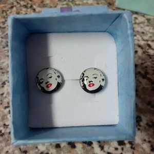 Marilyn Monroe Studs NWOT